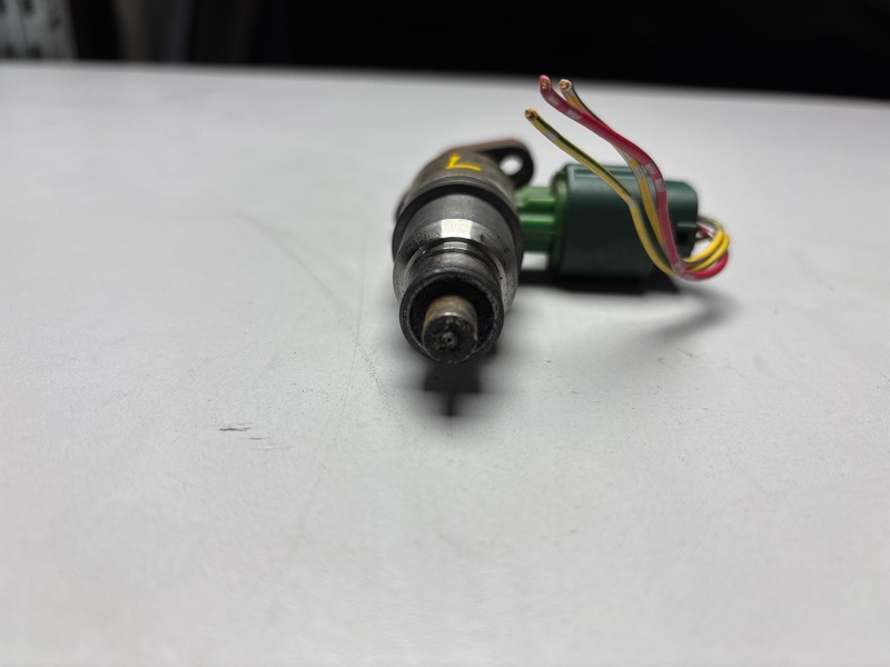 Форсунка топливная левая CEDRIC Y34 VQ25DD