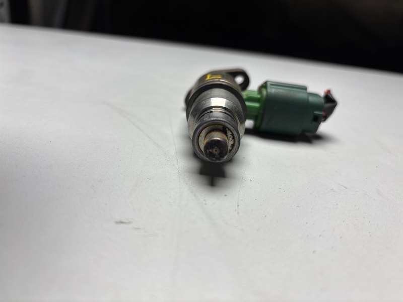 Форсунка топливная левая CEDRIC Y34 VQ25DD