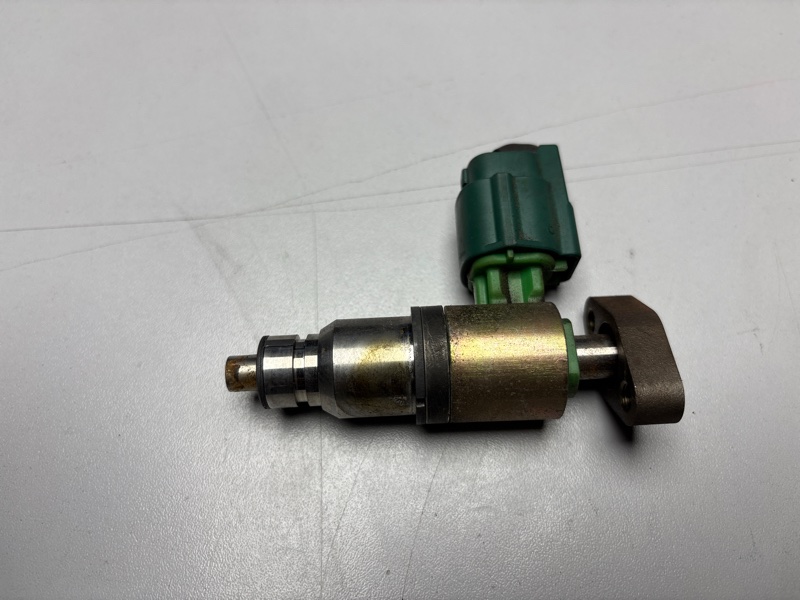 Форсунка топливная левая CEDRIC Y34 VQ25DD