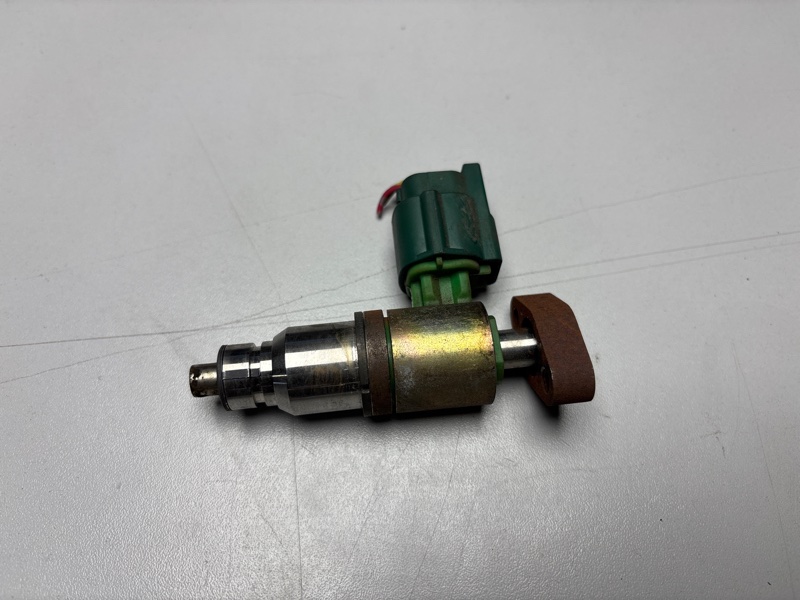 Форсунка топливная левая CEDRIC Y34 VQ25DD