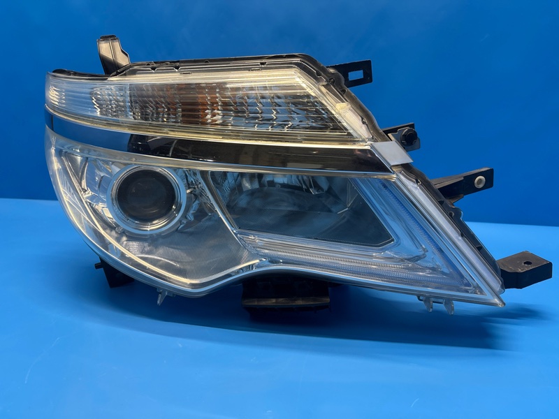 Фара передняя правая SERENA C26 MR20 Фара передняя правая SERENA C26 MR20