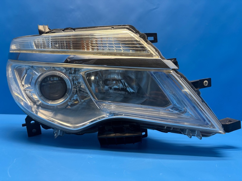 Фара передняя правая SERENA C26 MR20 Фара передняя правая SERENA C26 MR20