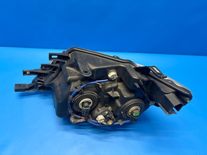 Фара передняя правая SERENA C26 MR20 Фара передняя правая SERENA C26 MR20