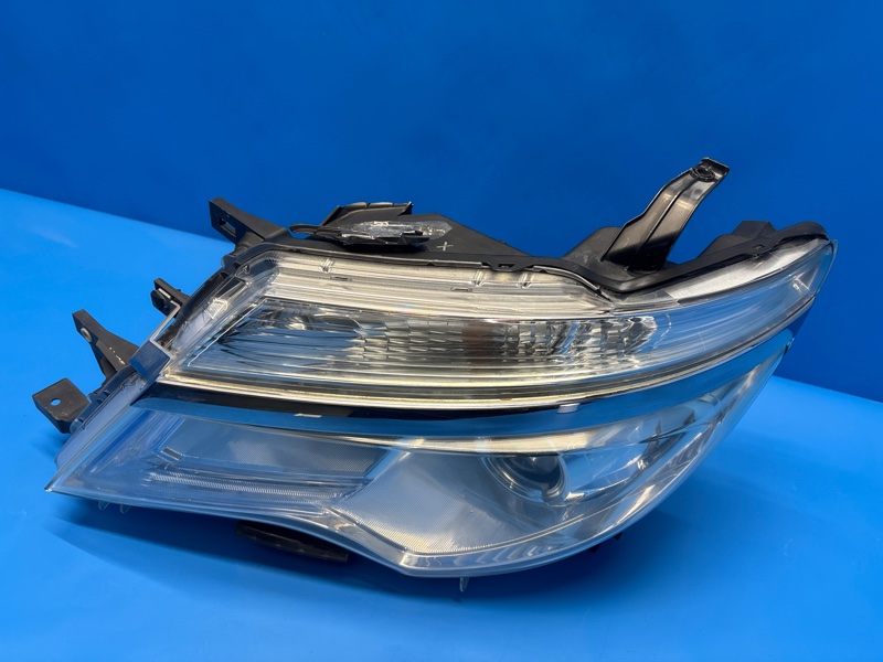 Фара передняя левая NISSAN SERENA C26 MR20