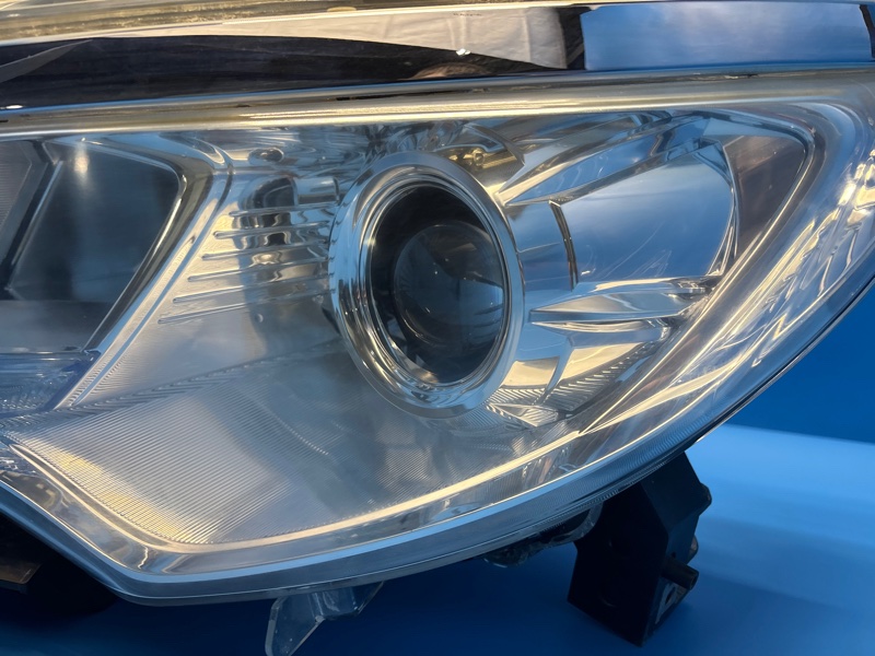 Фара передняя левая SERENA C26 MR20