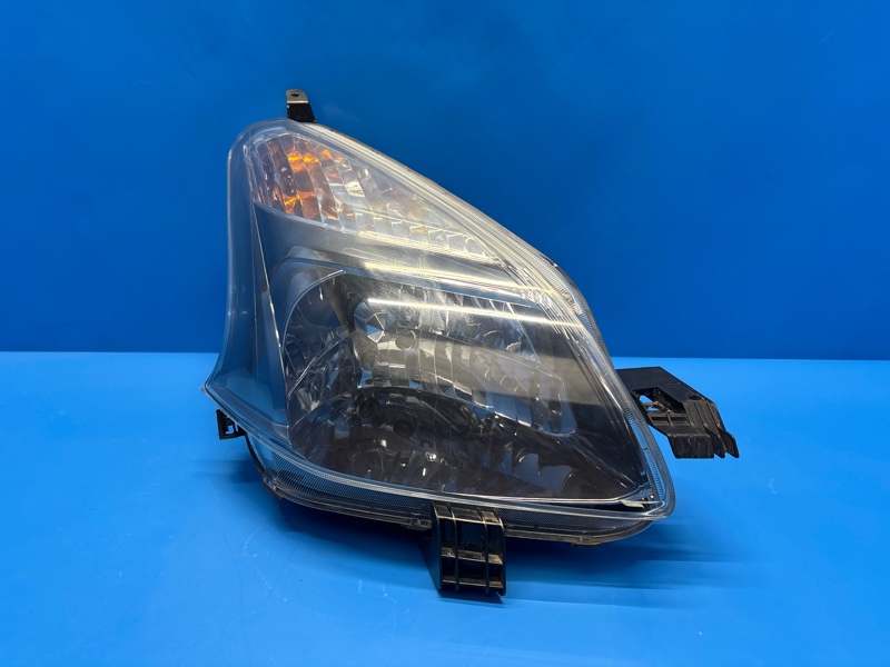 Фара передняя правая TOYOTA RACTIS NCP100 1NZFE 52-157 контрактная