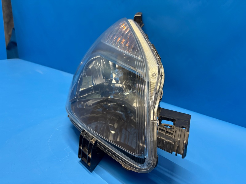 Фара передняя правая TOYOTA RACTIS NCP100 1NZFE
