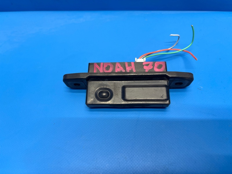 Кнопка открывания багажника NOAH ZRR70 3ZRFE