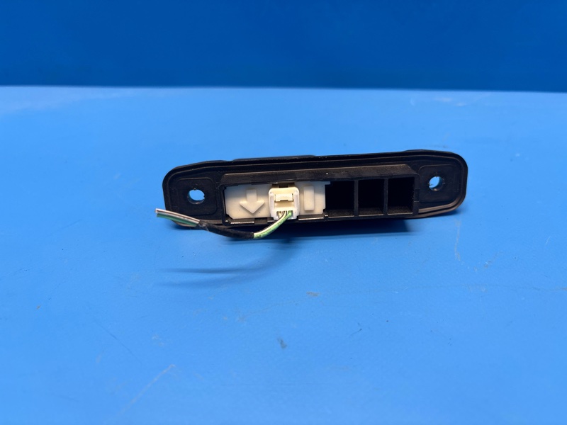 Кнопка открывания багажника PRIUS ZVW30 2ZRFXE