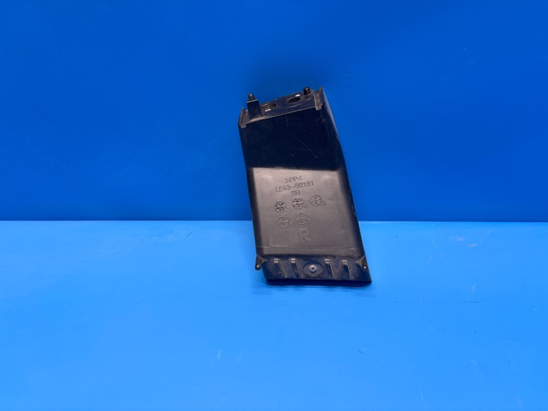 Крепление бампера переднее правое MPV LW3W L3