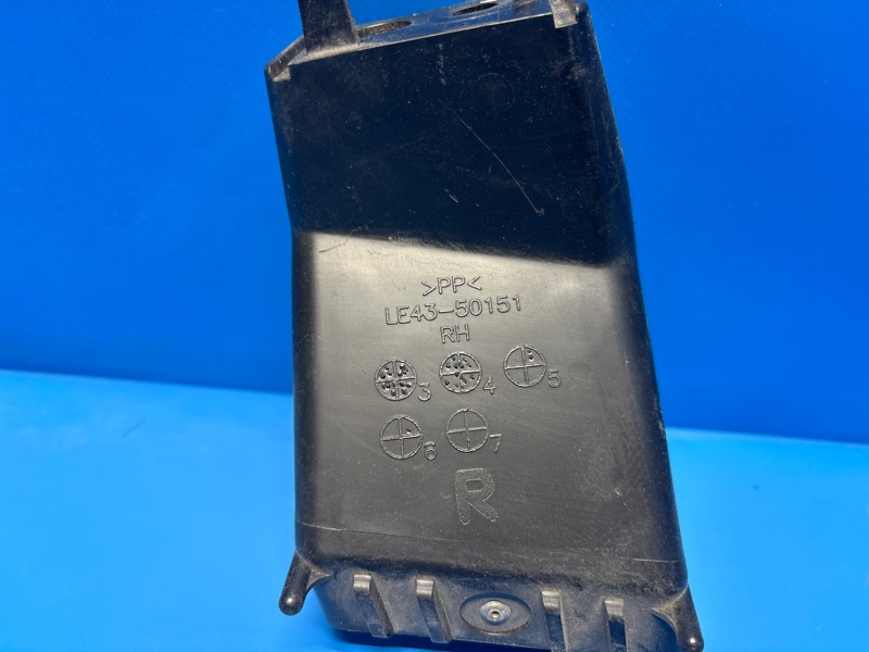 Крепление бампера переднее правое MPV LW3W L3
