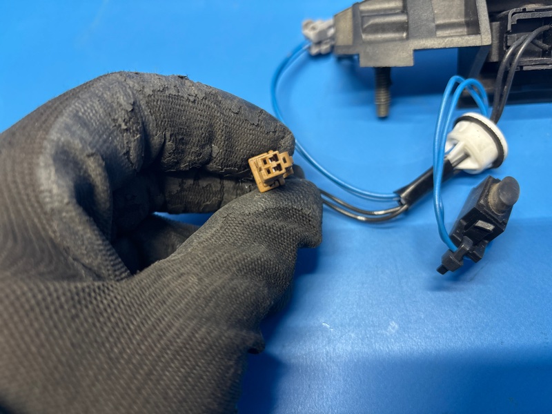 Кнопка открывания багажника NISSAN MARCH AK12 CR12DE