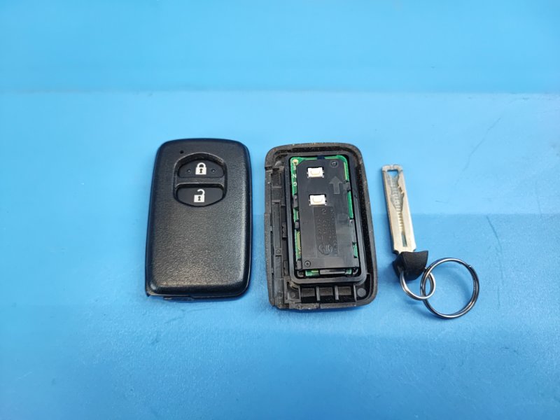 Смарт ключ (чип ключ) TOYOTA COROLLA AXIO NZE164 1NZFE Смарт ключ (чип ключ) TOYOTA COROLLA AXIO NZE164 1NZFE
