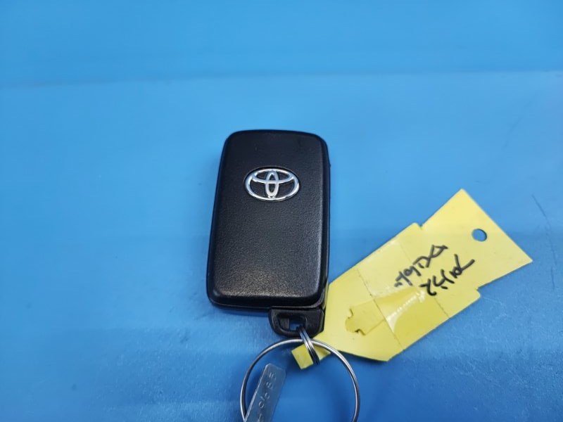 Смарт ключ (чип ключ) TOYOTA COROLLA AXIO NZE164 1NZFE 89904-47170 контрактная