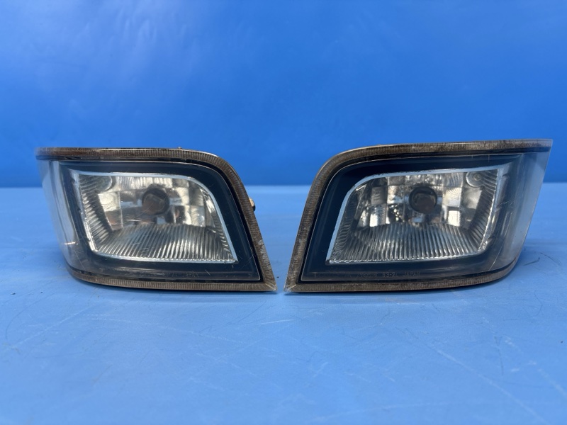 Фара противотуманная передняя TOYOTA OPA ZCT10 1ZZFE 81221-63010 контрактная