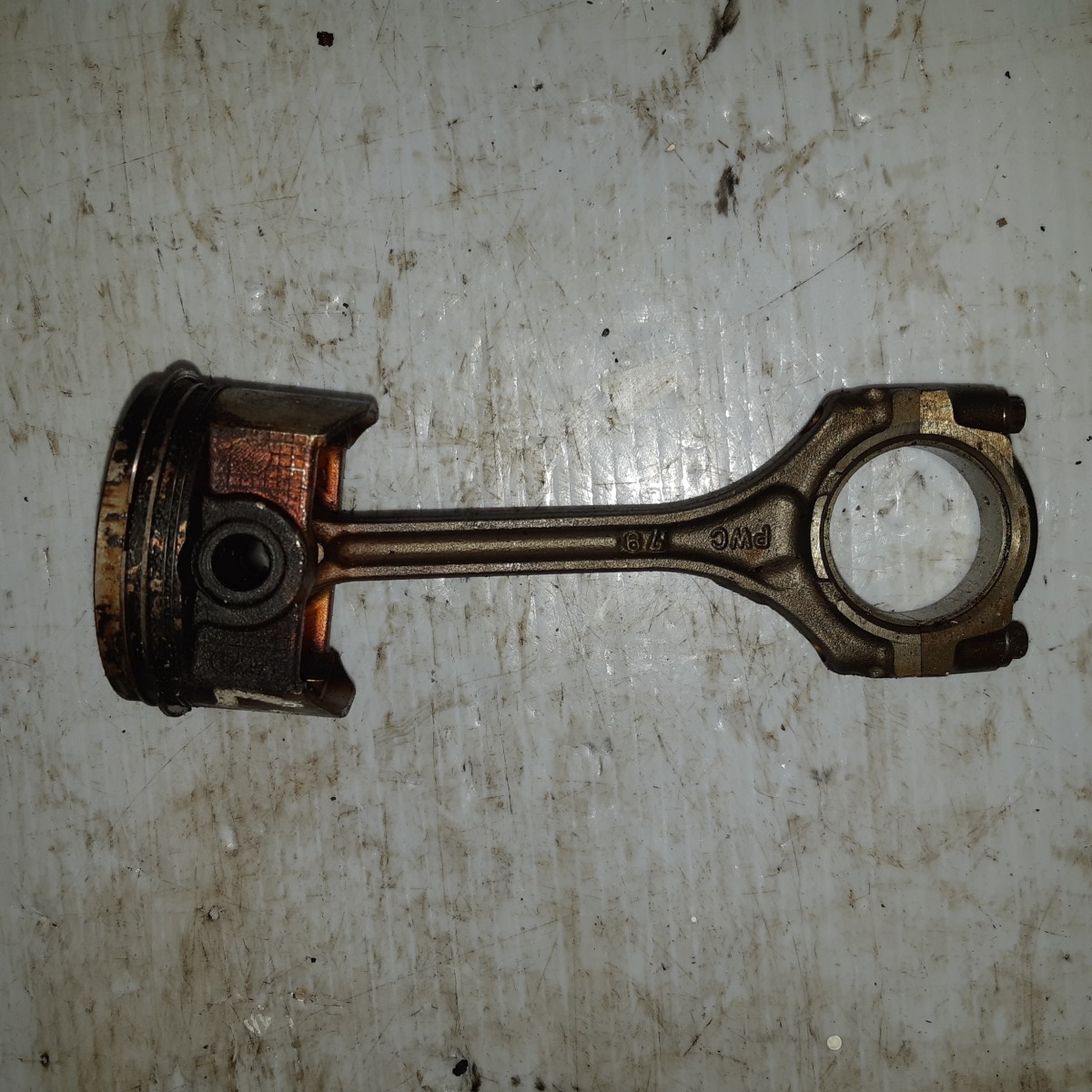Шатун Honda Fit L15A (б/у) Шатун Honda Fit L15A (б/у)
