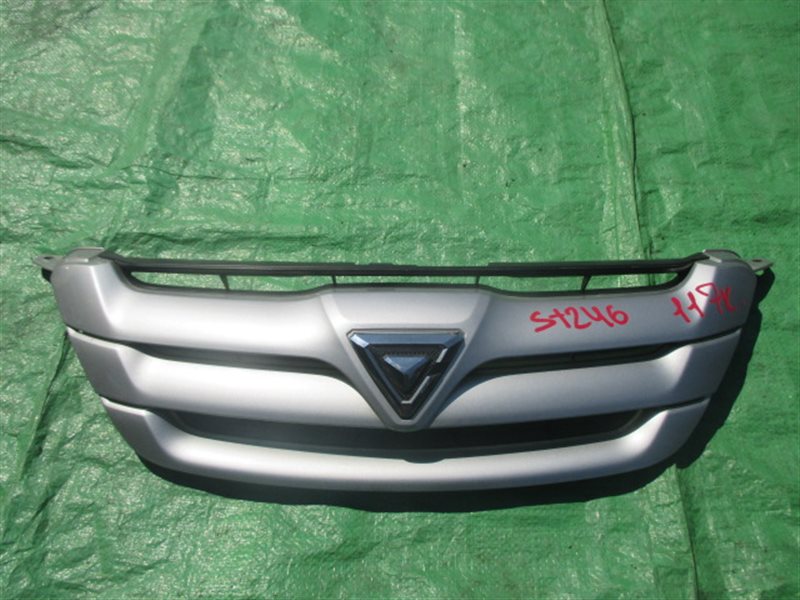 Решетка радиатора Toyota Caldina ST246 (б/у)