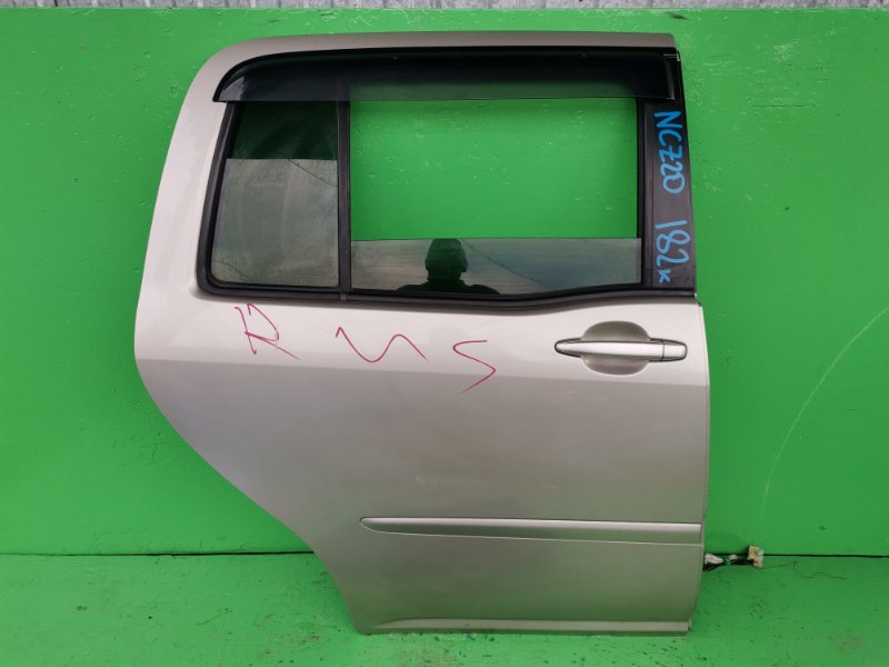 Toyota raum 2007 задний бампер. Дверь багажника toyota ist. Задняя дверь на тойота раум. Тойота раум задняя дверь. Дверь задняя левая тойота королла.