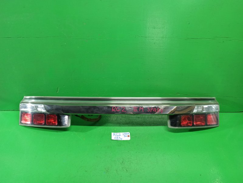 Вставка между стопов Honda Step Wagon RG2 (б/у) 2 мод.
