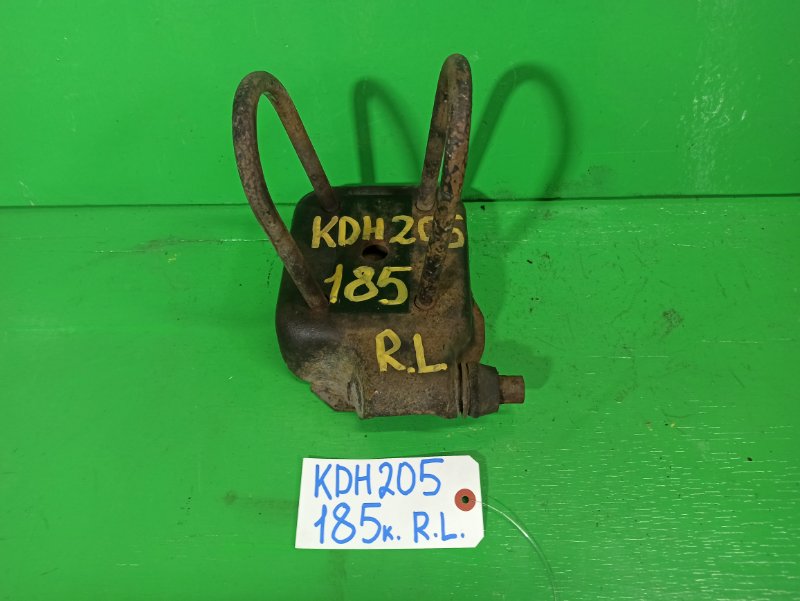 Стремянка рессоры Toyota Hiace KDH205 задняя левая (б/у)