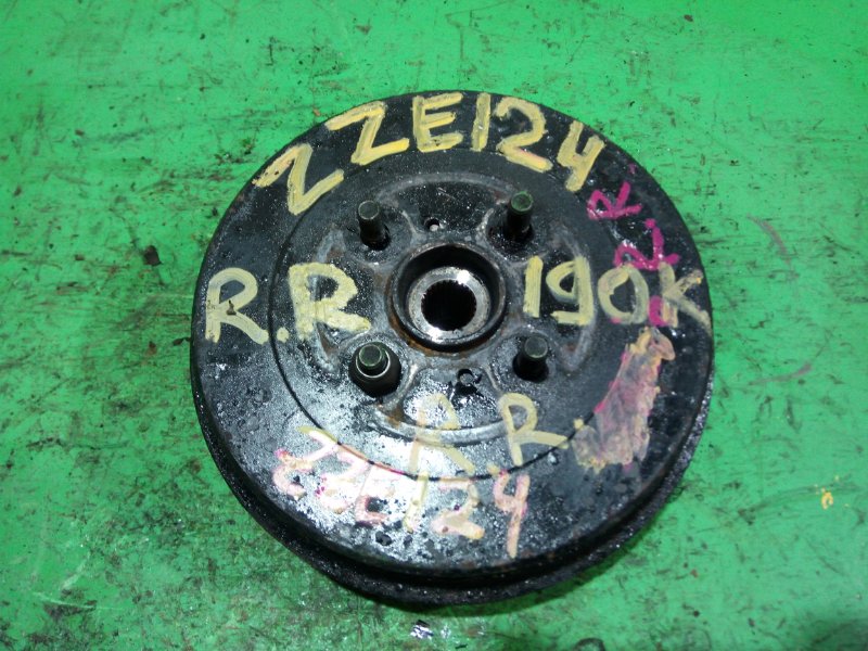Ступица Toyota Runx ZZE124 задняя правая (б/у)