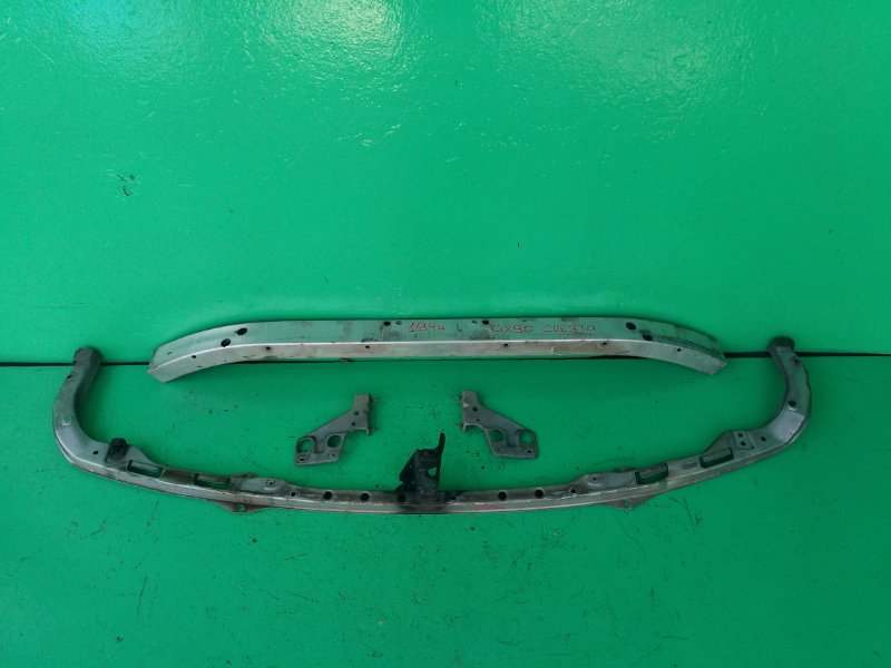 Ford focus 2 задний усилитель бампера. Задняя жесткость бампера. Жесткость бампера. Кронштейн бампера ниссан санни. Тойота креста 90 без переднего бампера.