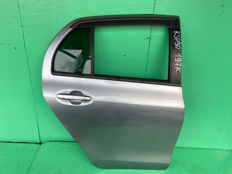Дверь Toyota Vitz KSP90 задняя правая (б/у)