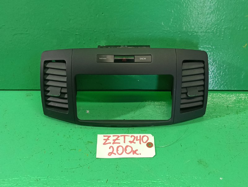 Консоль магнитофона Toyota Allion ZZT240 (б/у)