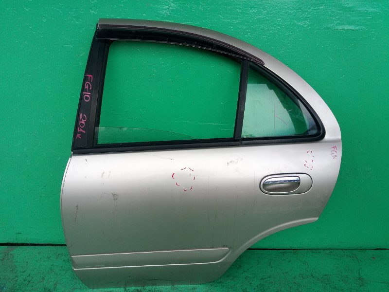Дверь Nissan Bluebird FG10 задняя левая (б/у)