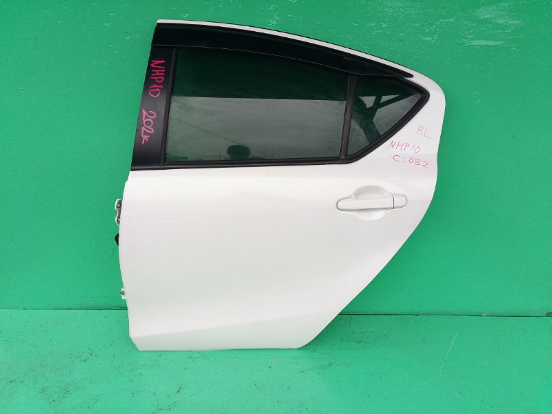 Дверь Toyota Aqua NHP10 задняя левая (б/у)
