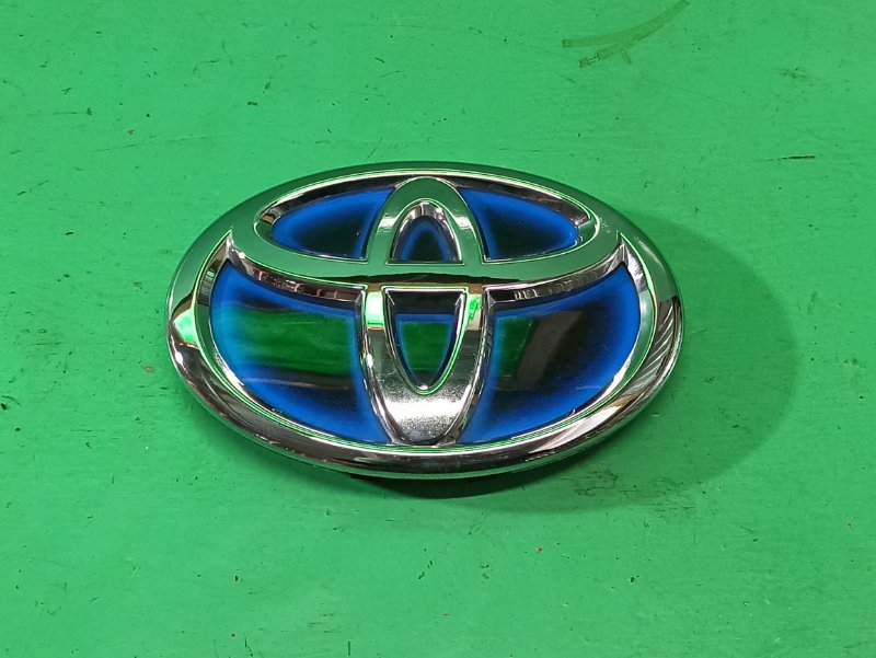 Эмблема Toyota Prius ZVW30 передняя (б/у) №1