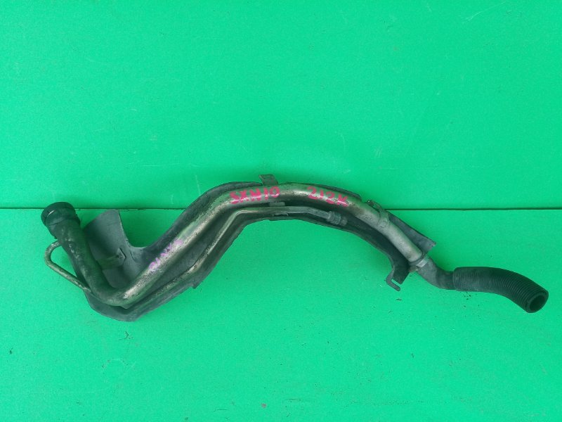Горловина топливного бака Toyota Nadia SXN10 (б/у)