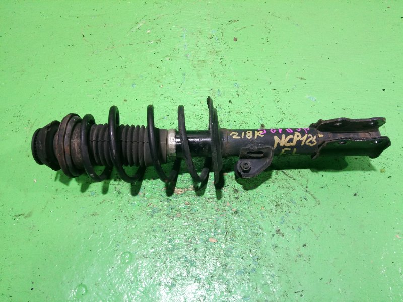 Стойка Toyota Ractis NCP125 передняя левая (б/у)