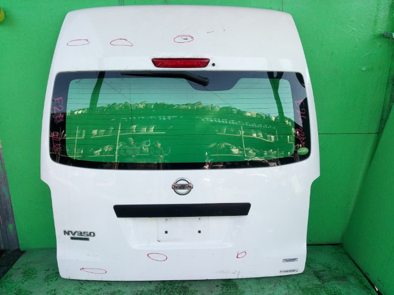 Дверь задняя Nissan Caravan E26 задняя (б/у)