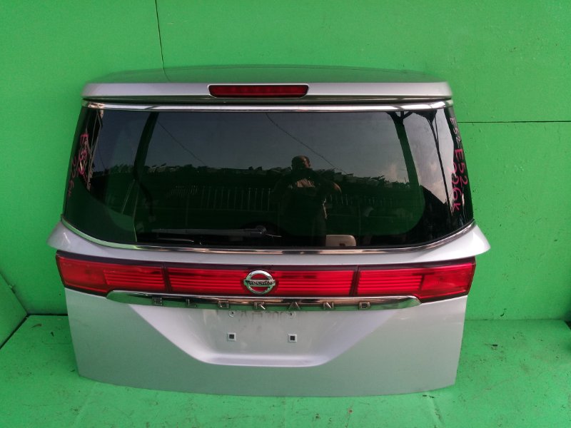 Дверь задняя Nissan Elgrand E52 задняя (б/у)