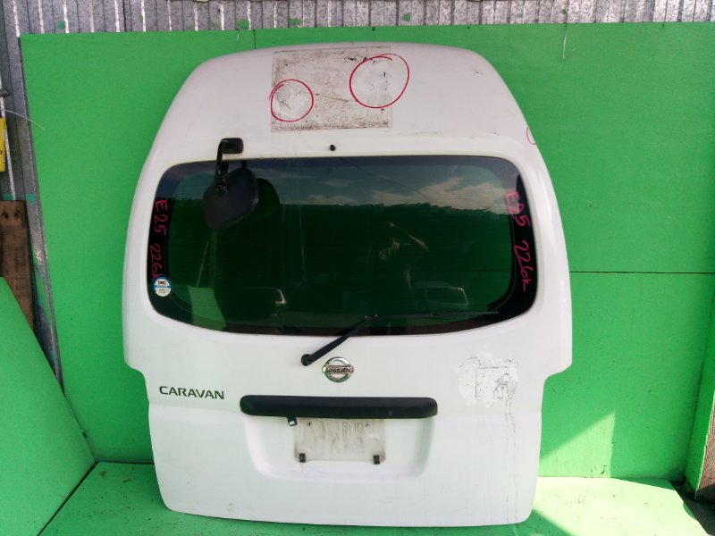 Дверь задняя Nissan Caravan E25 задняя (б/у)