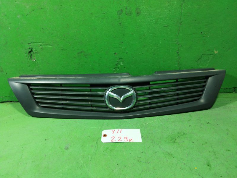 Решетка радиатора Mazda Familia Y11 (б/у)