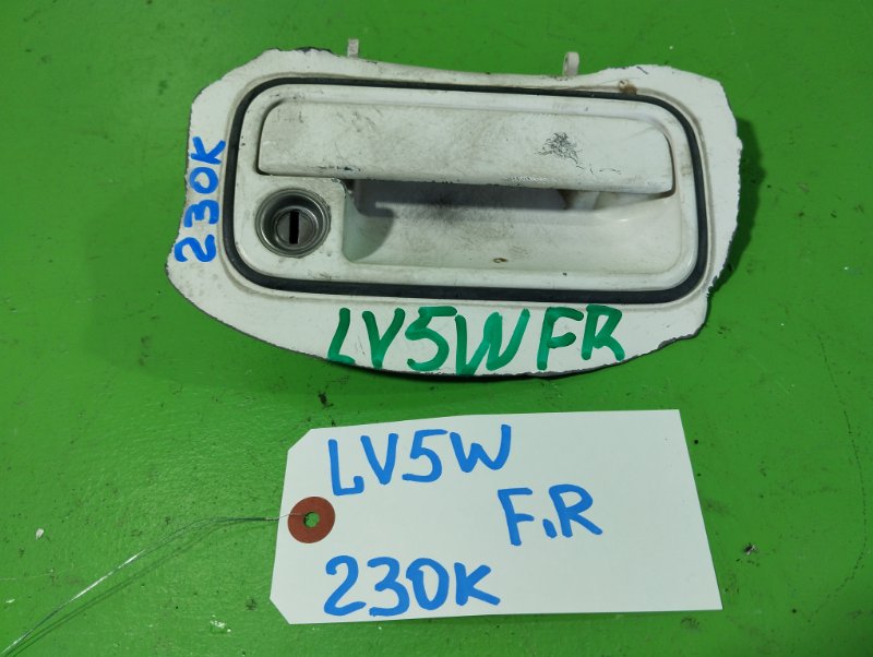 Ручка двери внешняя Mazda Mpv LV5W передняя правая (б/у)
