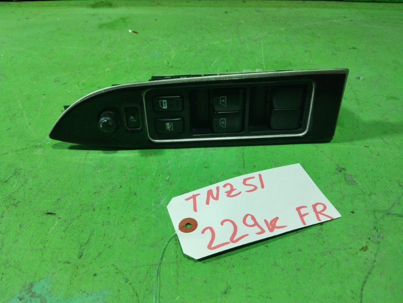 Блок упр. стеклоподьемниками Nissan Murano TNZ51 передний правый (б/у)