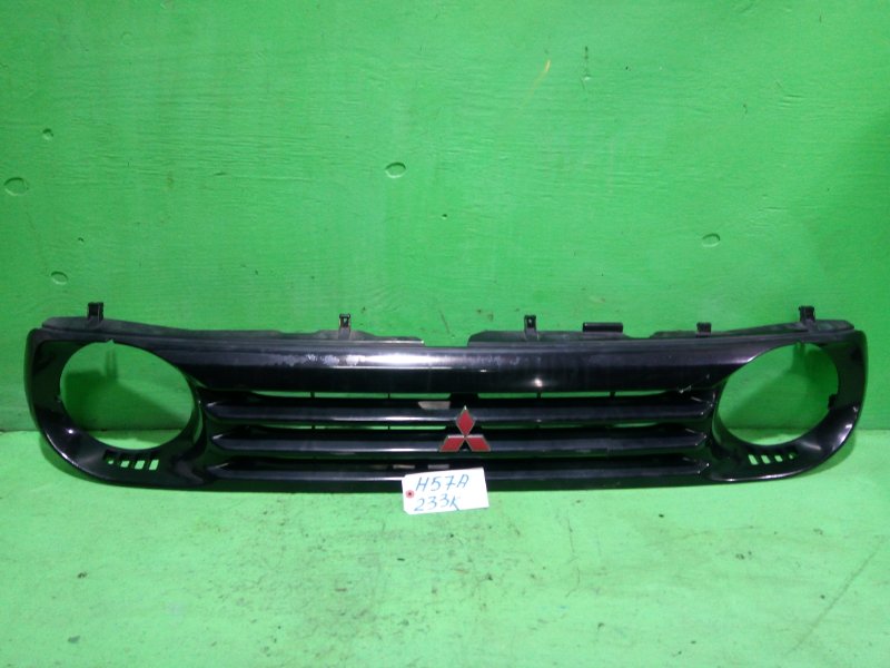 Решетка радиатора Mitsubishi Pajero Junior H57A (б/у)