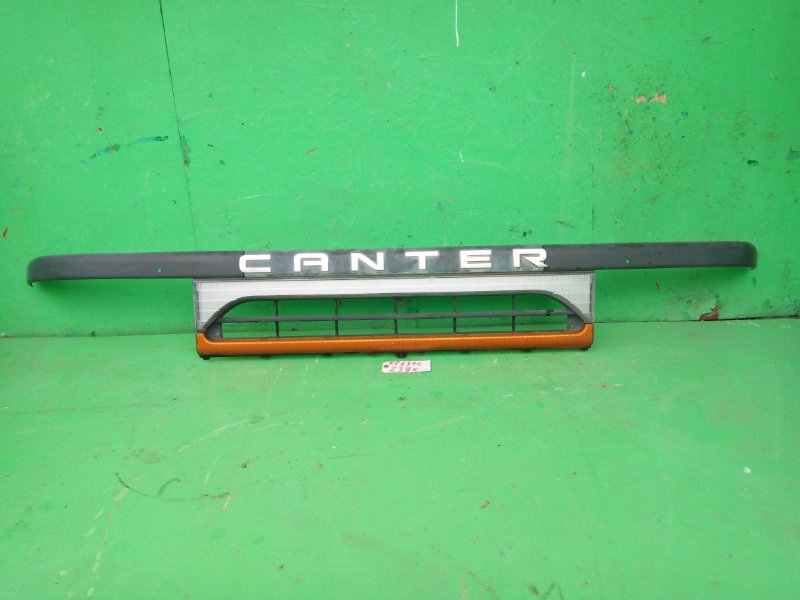 Решетка радиатора Mitsubishi Canter FE637C (б/у)