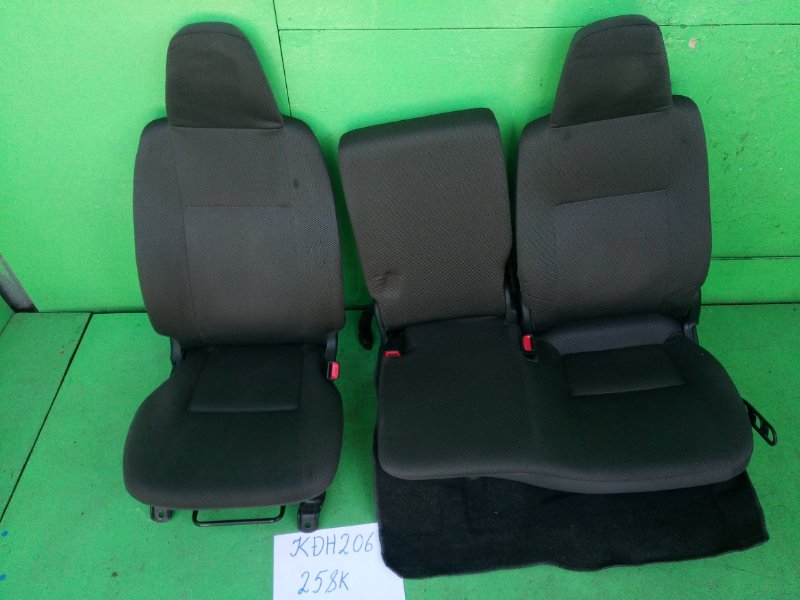 Сидение Toyota Hiace KDH206 переднее (б/у)