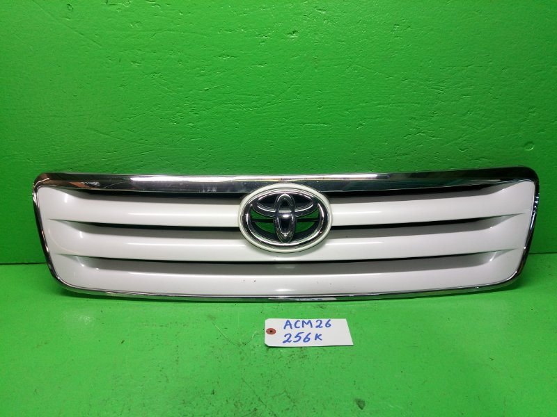 Решетка радиатора Toyota Ipsum ACM26 (б/у)