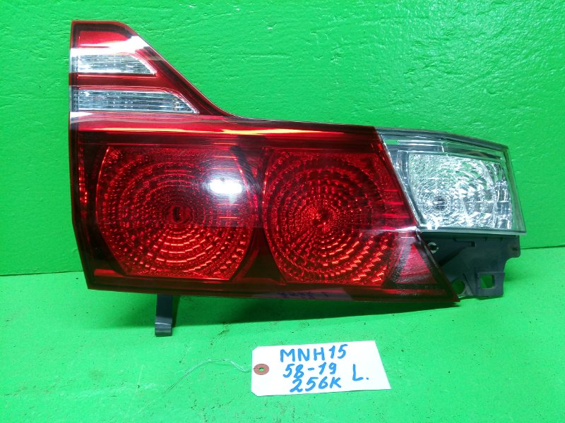 Вставка между стопов Toyota Alphard MNH15 левая (б/у)