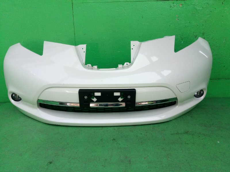 Бампер Nissan Leaf AZE0 передний (б/у) #-1