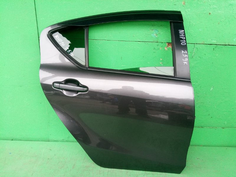 Дверь Toyota Aqua NHP10 задняя правая (б/у)