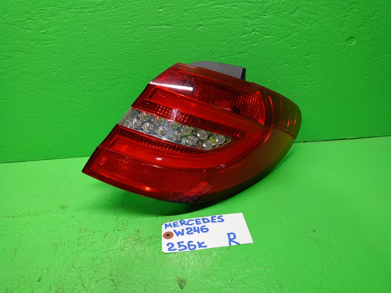 Стоп-сигнал Mercedes B-Class W246 правый (б/у)
