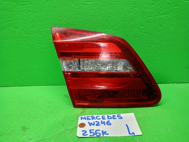Вставка между стопов Mercedes B180 W246 левая (б/у)
