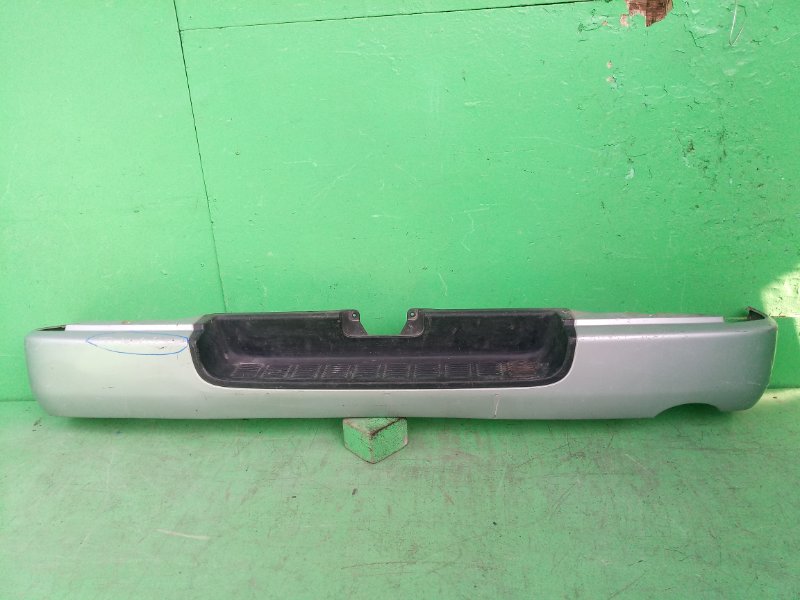 Бампер Toyota Hiace KDH206 задний (б/у)