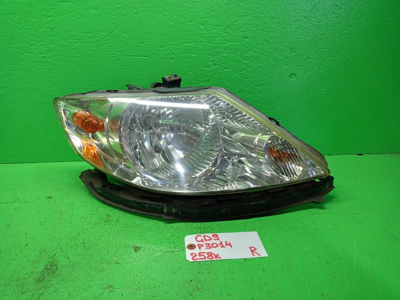 Фара HONDA FIT GD9 правая (б/у)